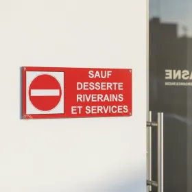 Panneau Accès Interdit Sauf Desserte Riverains et Services