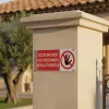 Panneau Accès interdit aux personnes non autorisées