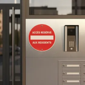 Panneau Accès réservé aux résidents – Interdiction