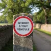 Panneau Interdit Véhicules Sauf Service | Signalisation Standard