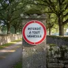 Panneau Interdit Véhicules Sauf Service | Signalisation Standard