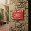 Panneau voie privée accès interdit sauf riverains et services