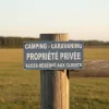 Panneau camping caravaning accès réservé propriété privée interdit