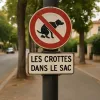Panneau Les crottes dans le sac – Panneau interdit aux chiens