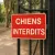 Panneau « Chiens interdits » texte seul pour parc et jardin