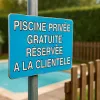 Panneau signalétique piscine privée accès gratuit réservé clients