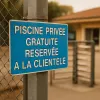 Panneau signalétique piscine privée accès gratuit réservé clients