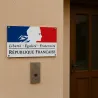 Devise de la République — façade de l'école, à côté de l'entrée