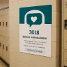 Non au harcèlement 3018 — couloir devant les casiers