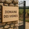 Panneau en bois personnalisé — entrée d'un domaine viticole