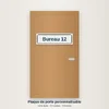 Plaque de porte personnalisable sur une porte de bureau