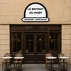 Enseigne aluminium posée sur la façade d’un restaurant